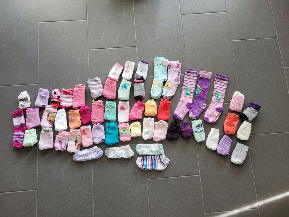 Socken Gr. 25-35 für Mädchen Kleiderset (Gebraucht) in Erlinsbach SO
