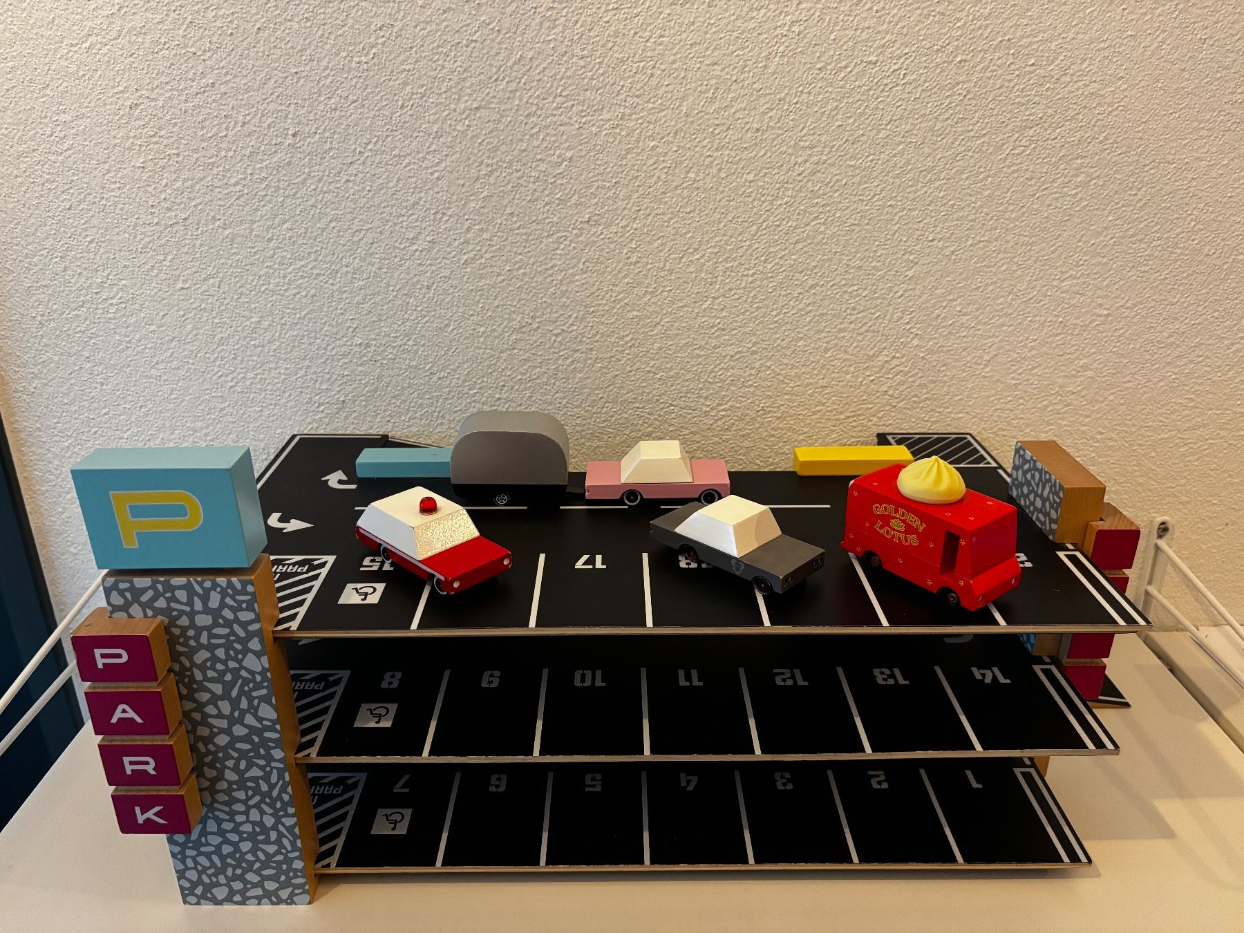 Spielzeuge: Candylab Garage – Gebraucht aus Schlieren von nmc01