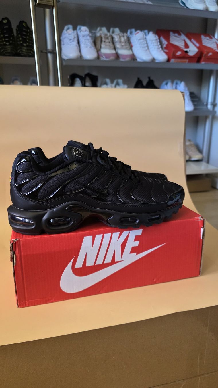 Nike Scarpe da uomo: Orginal Nike Air Max Plus TN Gr. 42.5 Schwarz  – Nuovo e nell'imballaggio originale da Nürensdorf venduto da mob_v52r 3