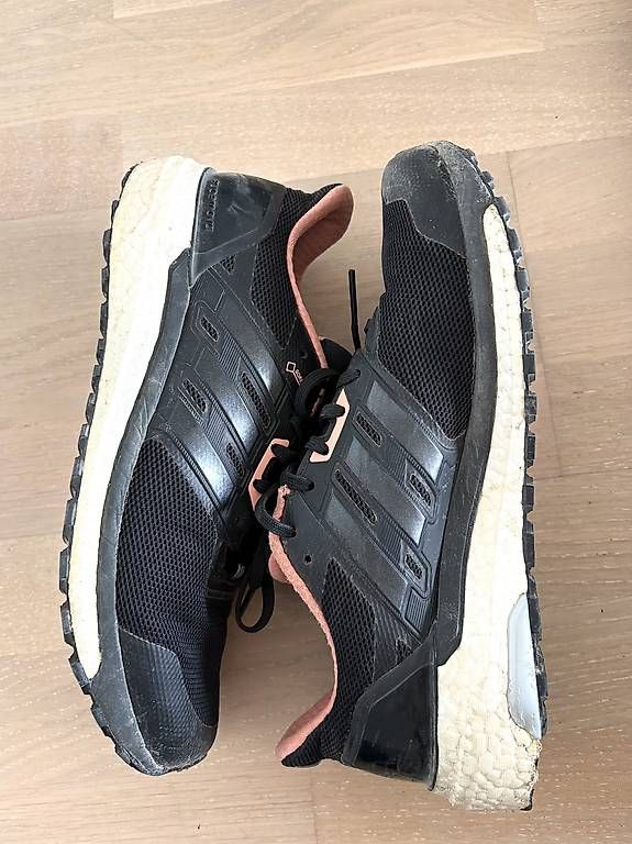 Adidas Scarpe da donna: Adidas Schuhe – Usato da Schüpfen venduto da ani_gj8r