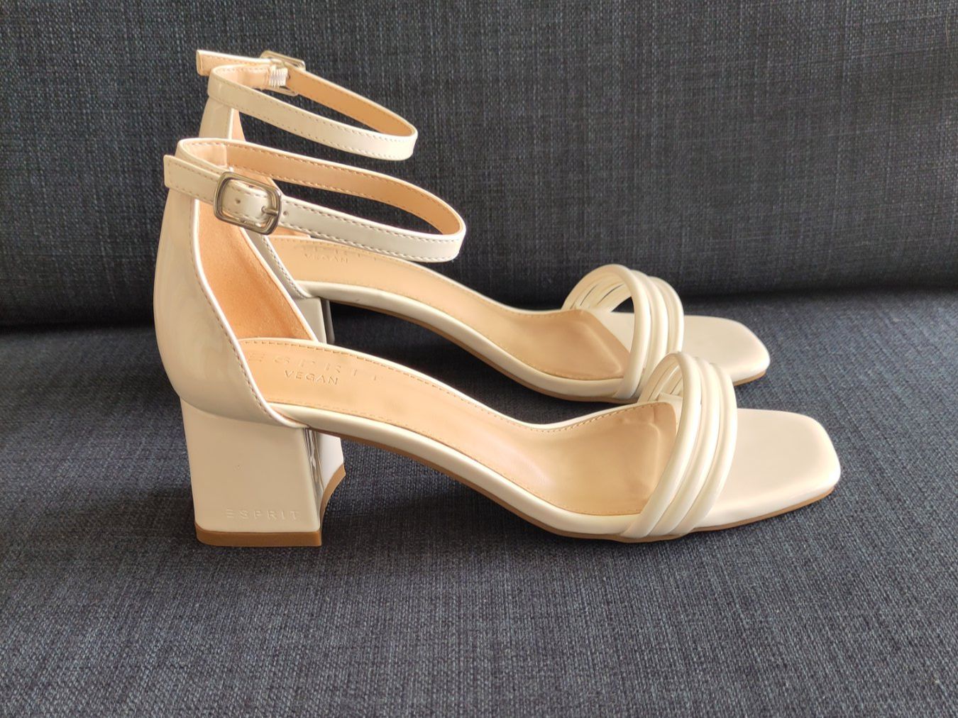 Esprit Scarpe da donna: ESPRIT Sandale off-white – Nuovo e nell'imballaggio originale da Zürich venduto da Fritschi11 1