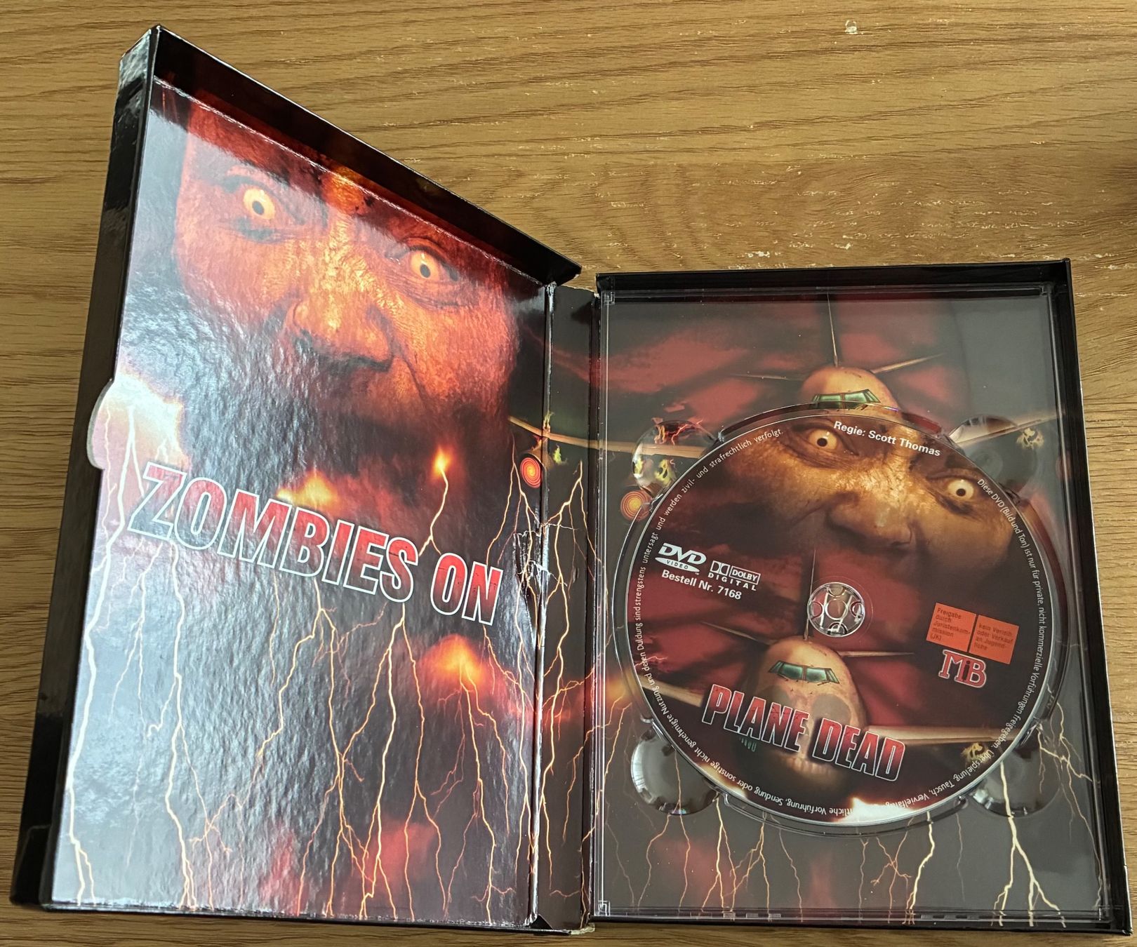 Tutti i DVDs: Plane Dead: Zombies on a Plane / DVD Hartbox – Usato da Bern venduto da RageMM87 2