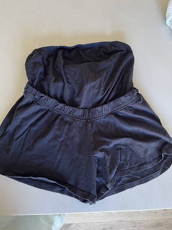 H&M Pantaloni: Umstandsshorts – Usato da Freienwil venduto da Eggice2994