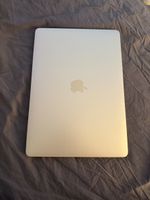 Apple MacBook Pro 13” 2019 – Intel i5 – 8 GB RAM – Touch Bar