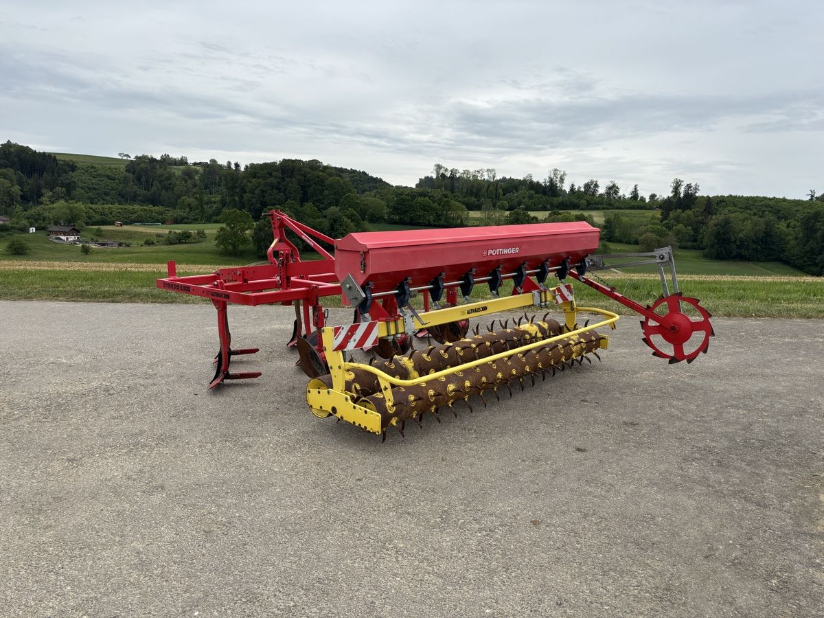 Tutte le macchine: Grubber Pöttinger mit Sägerät / Sämaschine / Drillbox – Usato da Courgevaux venduto da Querly 4