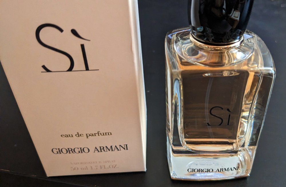 Parfum "Si" von Armani (eau de parfum) Kaufen auf Ricardo