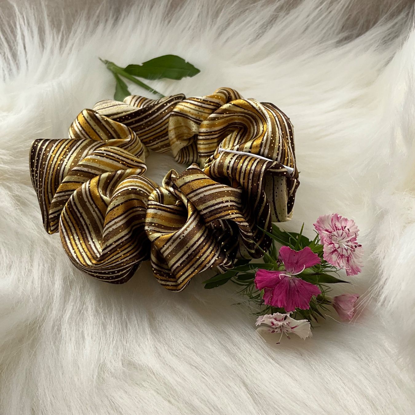 Accessori per capelli: Seide Scrunchie - Elegant und Sanft - Handmade - Neu! – Nuovo e nell'imballaggio originale da Vals venduto da ABA-Atelier 4