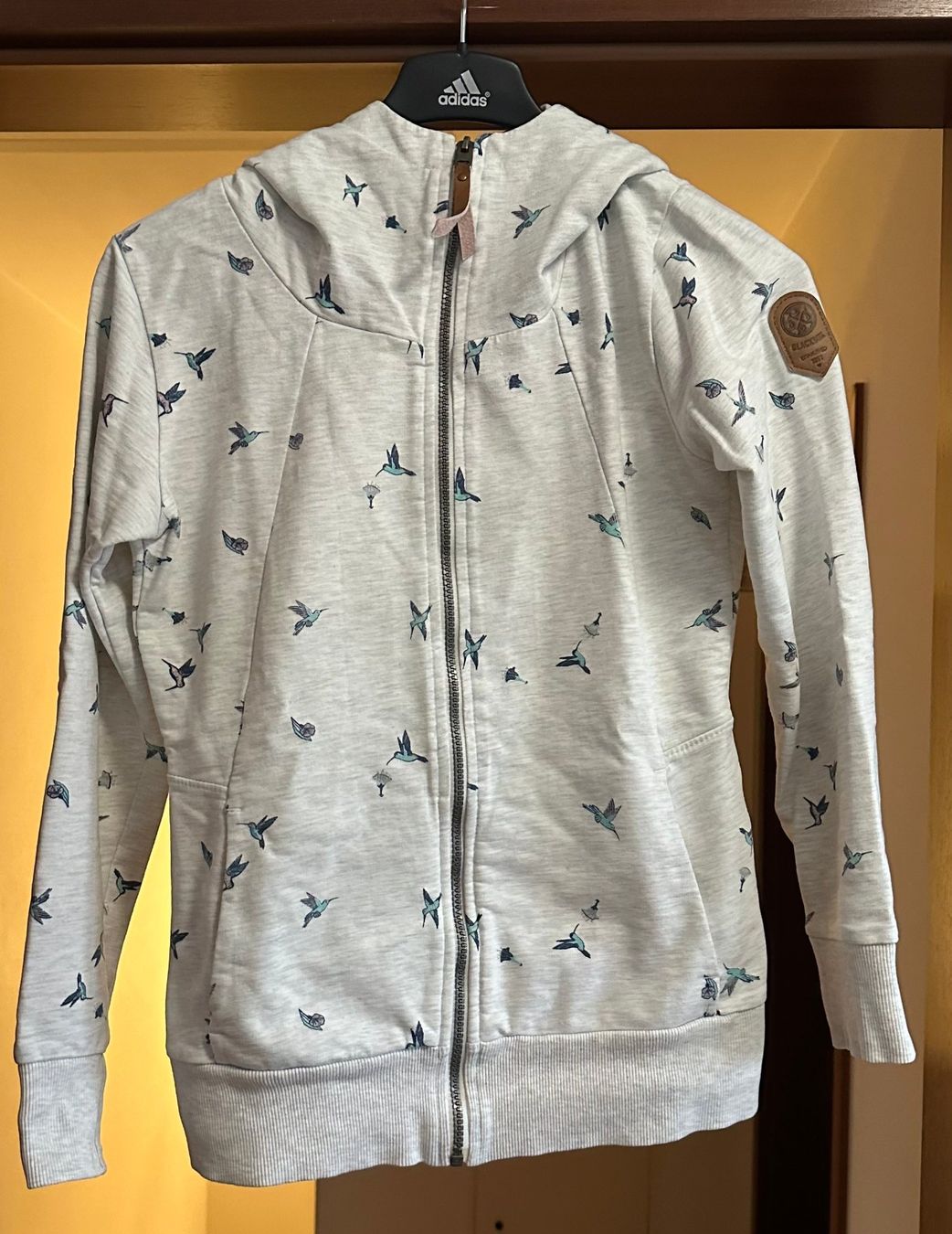 Maglioni & Felpe: Pullover con cappuccio Motivo Uccelli, Taglia S – Usato da S. Antonino venduto da day_dxs7