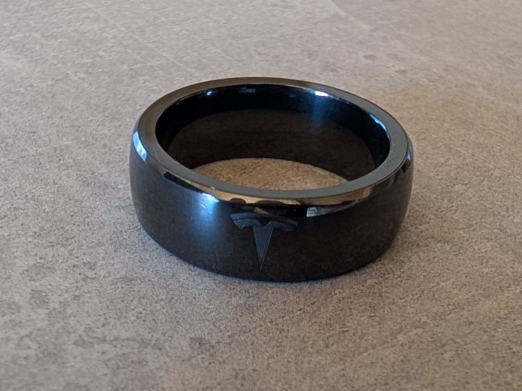 Bagues: Tesla Ring schwarz mit Gebrauchsspuren – D'occasion à Weesen par Allan_Sche_Sar
