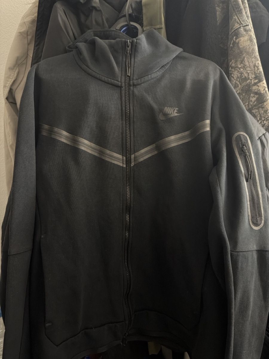 Nike Maglioni & Felpe: Nike tech pullover – Usato da St. Gallen venduto da sch_f8p8 3