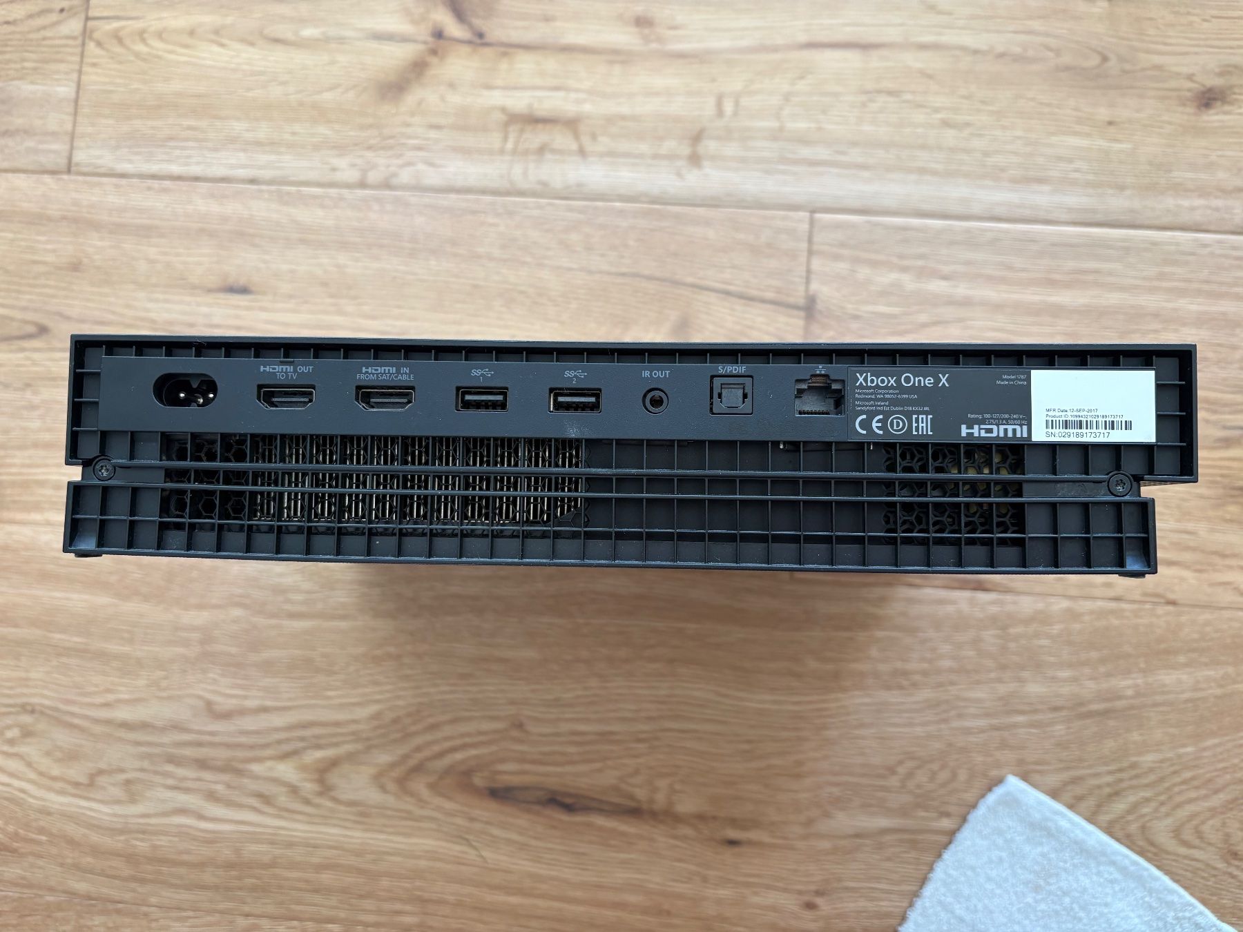 Microsoft Console: Xbox One X - Project Scorpio - mit SSD aufgerüstet + Kinect – Usato da Muttenz venduto da kuz_kx79 8
