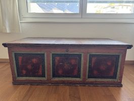 Antike Holztruhe 120 x 58.5