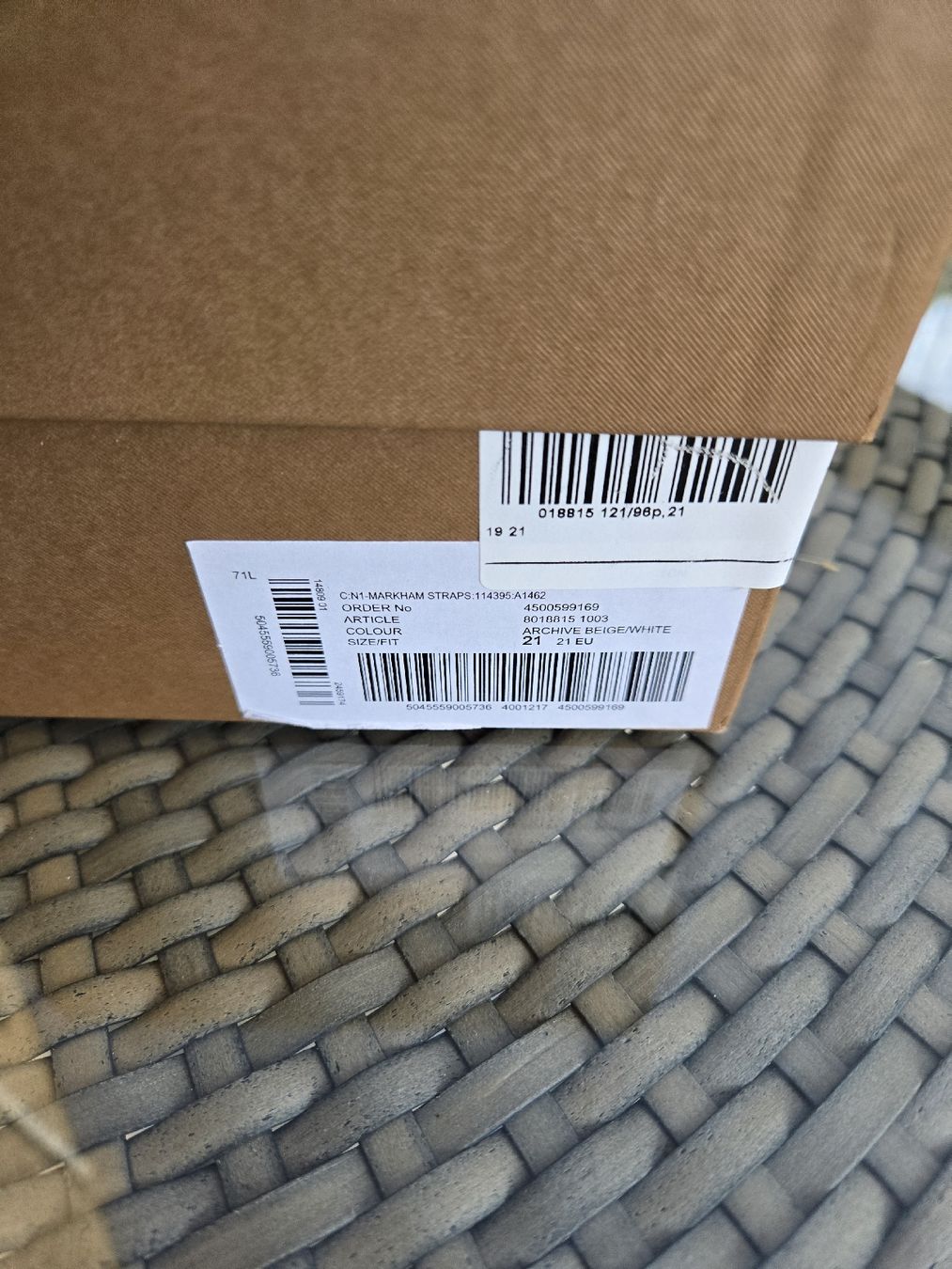Burberry Scarpe da uomo: Burberry kids – Usato da Le Landeron venduto da Plushka 1