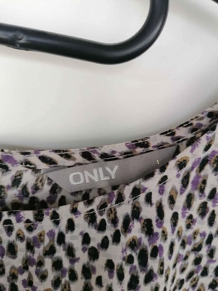 Only Camicette: Bluse Only Gr. L Animal – Usato da Nänikon venduto da Manta87 1