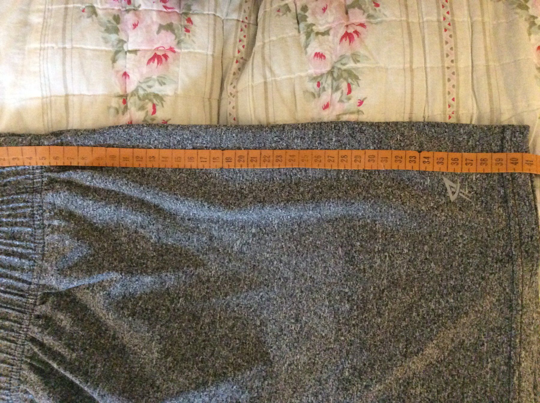 Pantaloni: Kurze Turnhose Grau WorkOut Gr. 160 – Usato da Winterthur venduto da Kristiinag 2