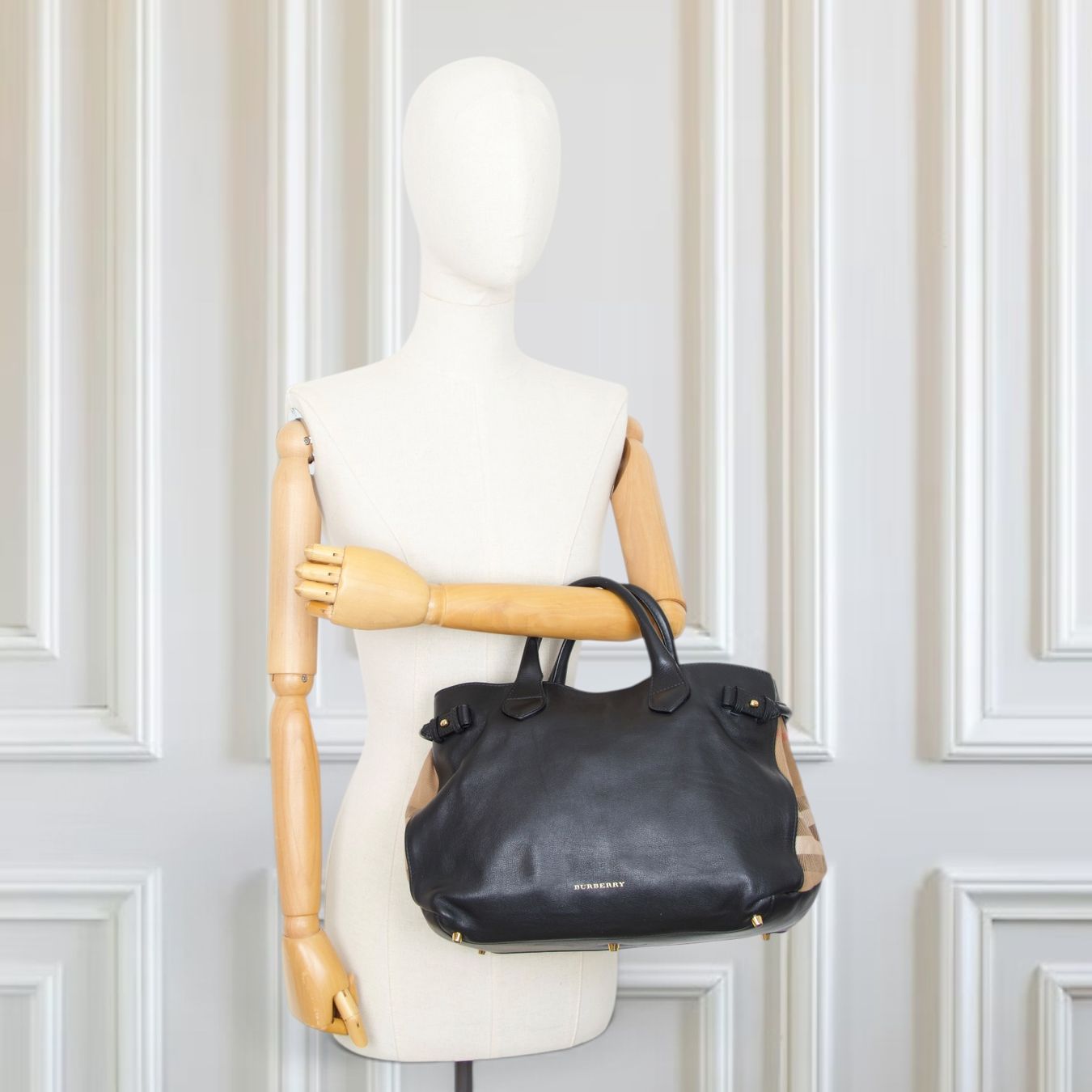 Burberry Taschen für Damen: Burberry Banner schwarz – Gebraucht aus Binningen von Designerlabels 1