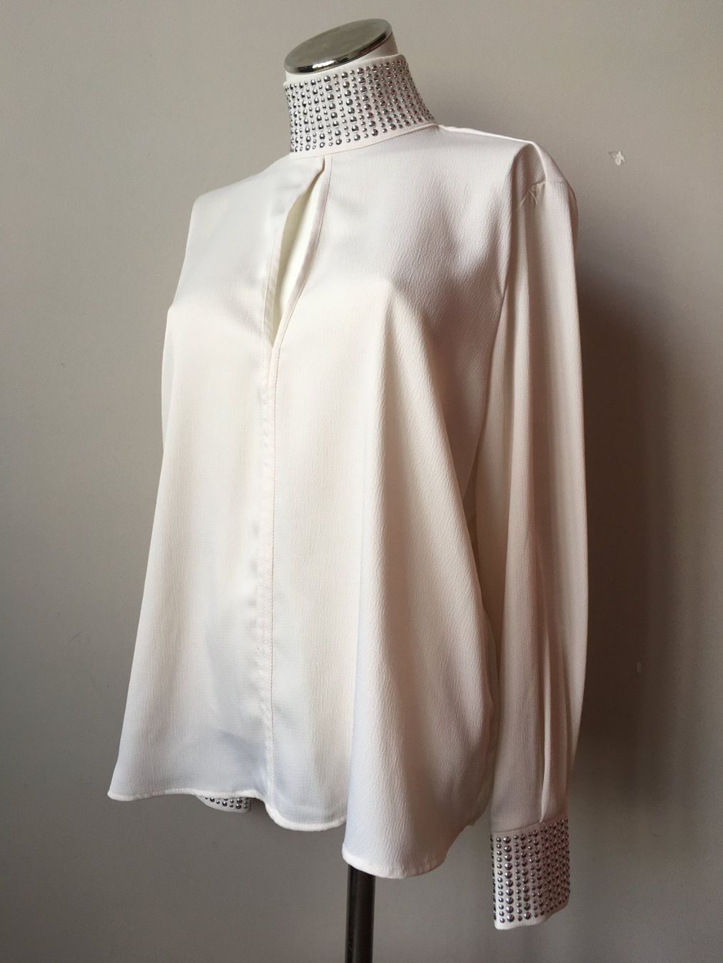 Blusen: Blouse col montant décoré - taille S – Gebraucht aus Troinex von Irisglo