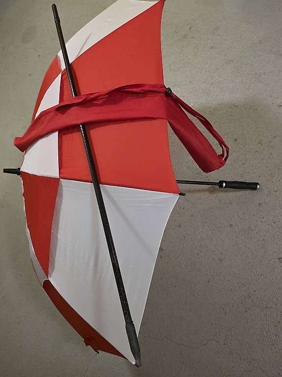 Ombrelloni: Sonnenschirm rot/weiss – Usato da Urtenen-Schönbühl venduto da ger_bx2c 1