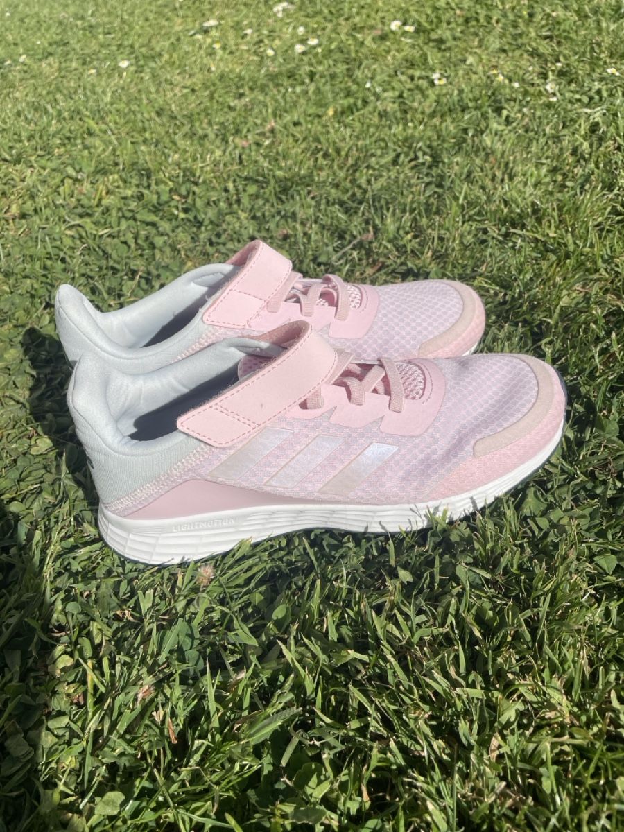 Adidas Schuhe für Jungen: Shoes – Neu (gemäss Beschreibung) aus Erlenbach ZH von van_st5g