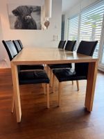 Esszimmertisch mit Stühlen