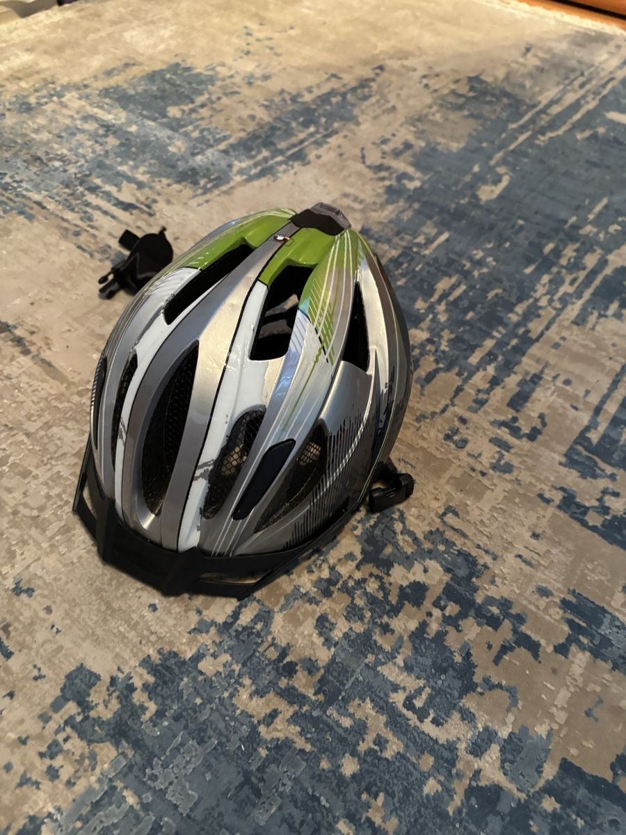 Caschi: Velohelm Crivit, mit Licht, gut erhalten – Usato da Opfikon venduto da oma_bxk9