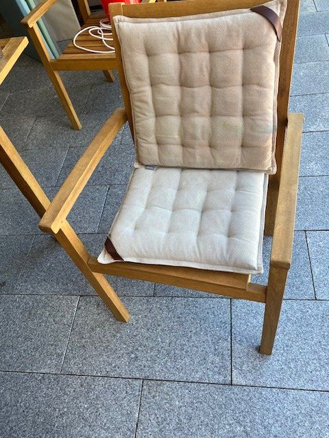 Pfister Cuscini: Gartenstuhl-Kissen – Usato da Zug venduto da Alena070806