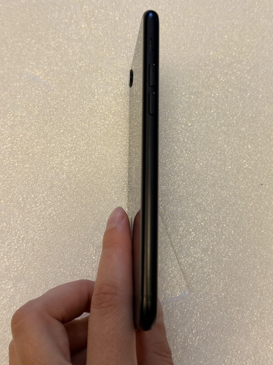 Apple Portables: iPhone SE 2Gen – D'occasion à Einigen par iva_86t8 5