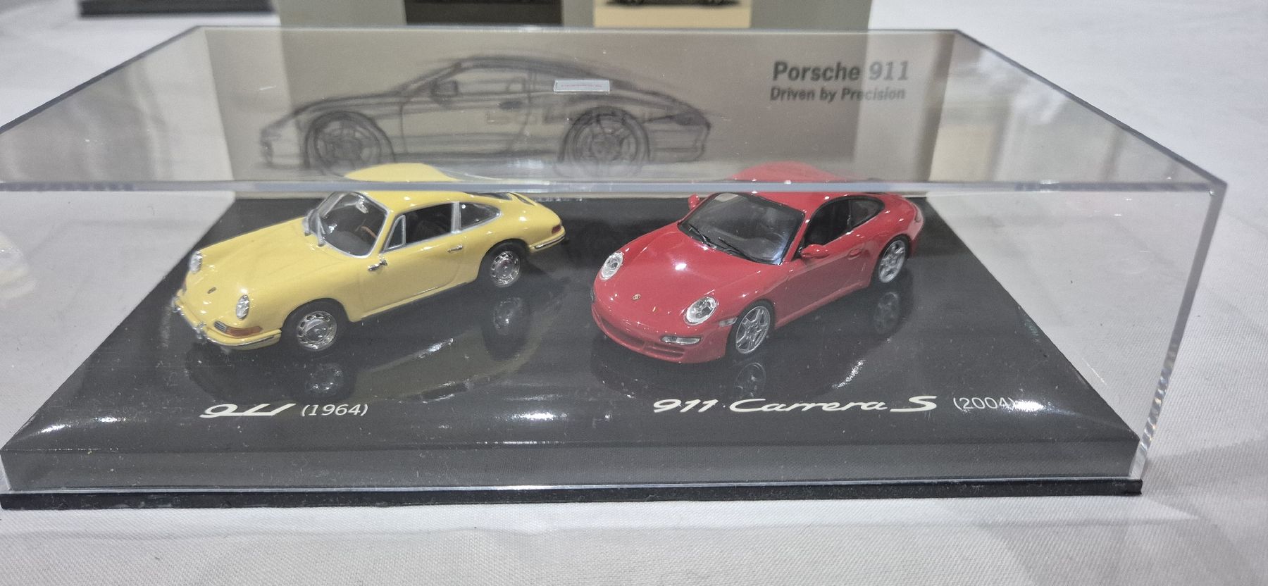 Porsche Modellautos: Porsche 911 Modellauto Set 1:43 Porsche Driven by Precision – Neu (gemäss Beschreibung) aus Wangen an der Aare von RareAndLimited 4