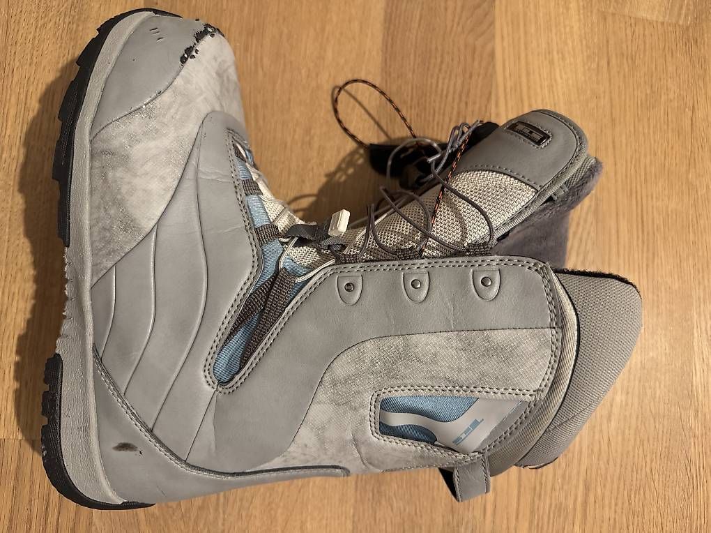 Snowboard Nitro Herrenschuhe: Snowboardschuhe Gr.42 Nitro + neue Flow-Bindung – Gebraucht aus Wauwil von Nanukina 3