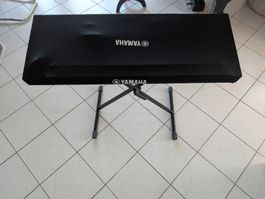 Yamaha PSR-SX700 Arranger Workstation + Ständer + Ped