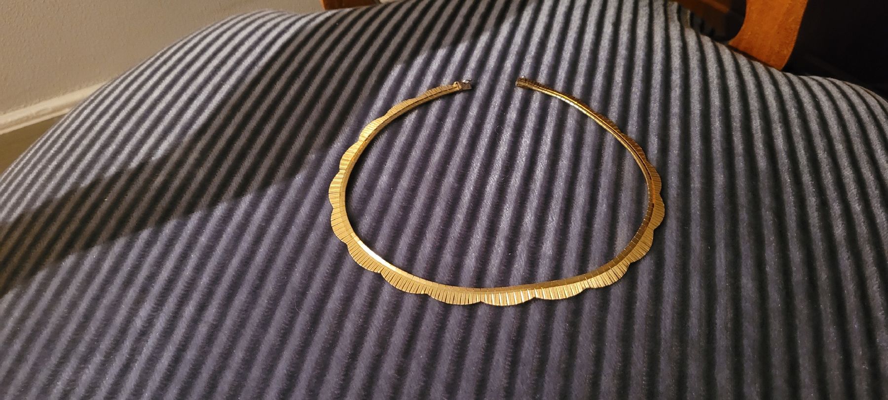 Ketten: Collier 750 Gelbgold PRECIOUS – Gebraucht aus Winterthur von Wohnhaus 9