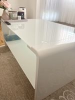 Modernes weisses Sideboard mit viel Stauraum zu verkaufen