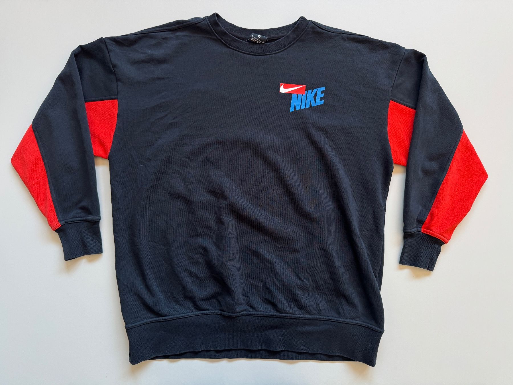 Nike Pulls & Sweat-shirts: Nike Sweatshirt Pullover Oversized Dri-Fit WOMEN Sz M – D'occasion à Neuchâtel par _Easy_to_Find_