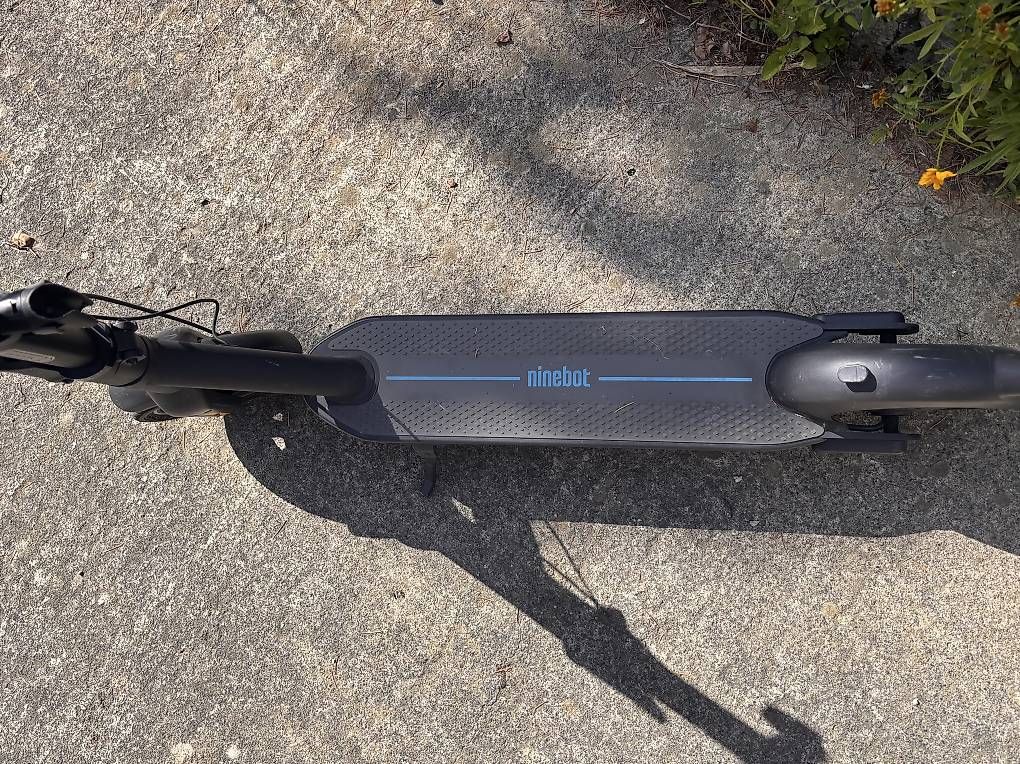 Kickboard: Trottinette électrique Ninebot G30D 2 CH – Usato da Bussigny venduto da Gadz10 1