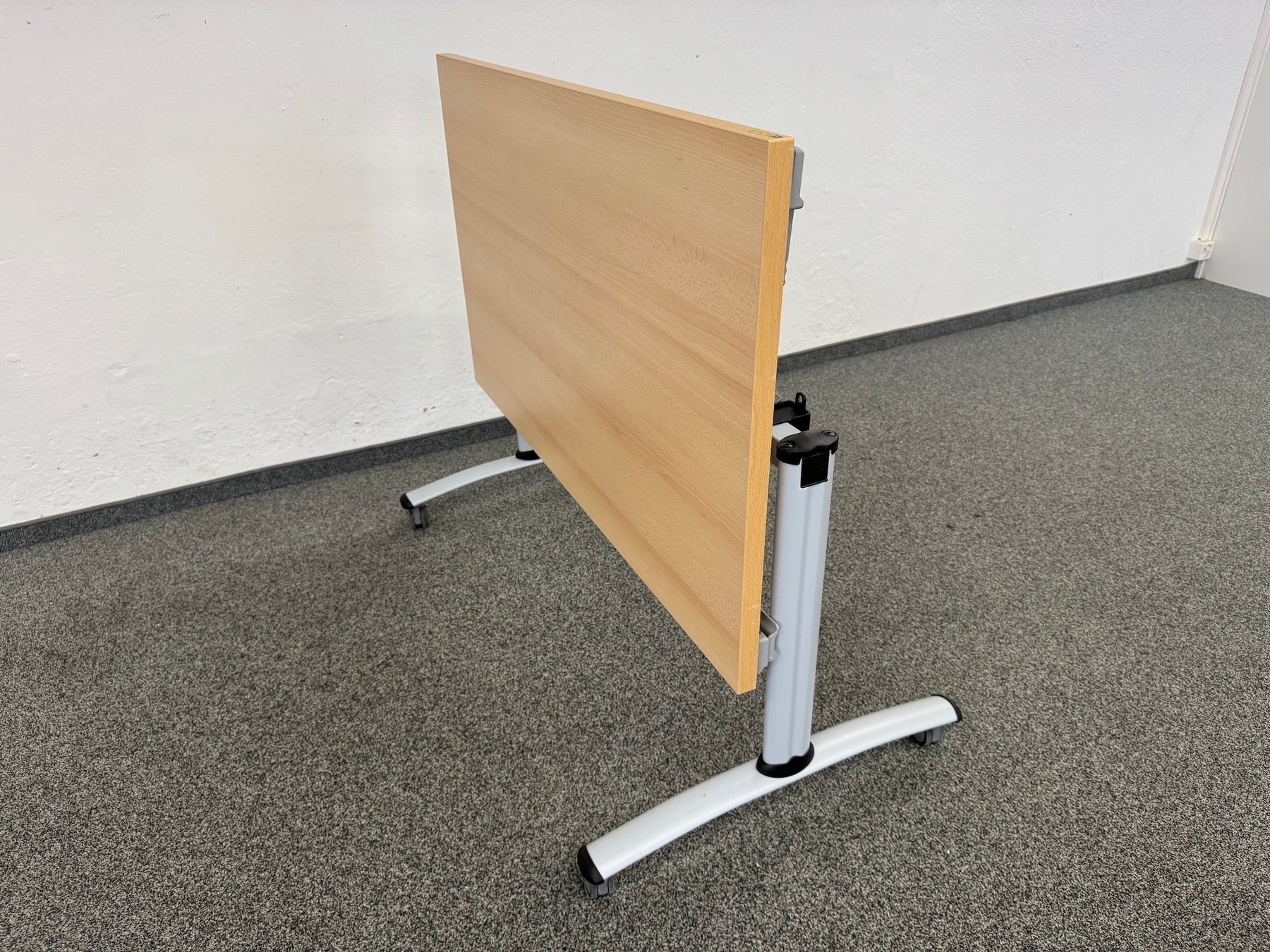 Classicon Tavoli: Welle Möbel Classico Roll-Sitzungstisch – Usato da Schönenwerd venduto da mcofficeshop 6