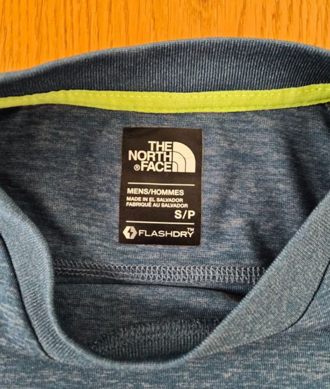 North Face T-shirt: The North Face Flashdry Shirt Gr S – Usato da Binz venduto da julijuli 1