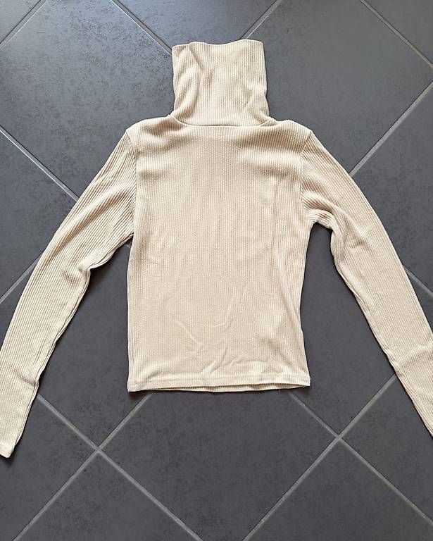 Pullover & Sweatshirts: RIPPSTRICK ROLLKRAGENPULLOVER – Gebraucht aus Affeltrangen von janaleiin 1