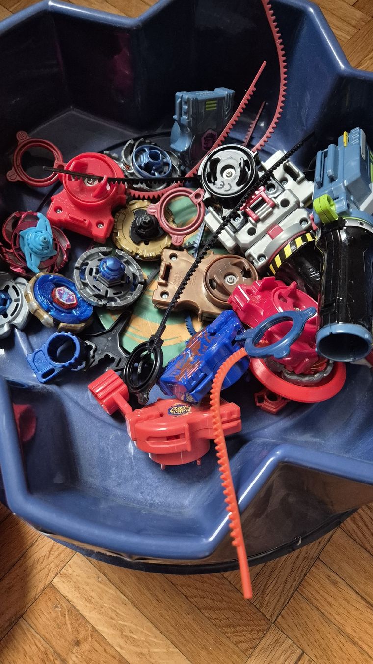 Spielzeuge: Toupies Beyblades – Gebraucht aus Lausanne von ben_m6qx 1
