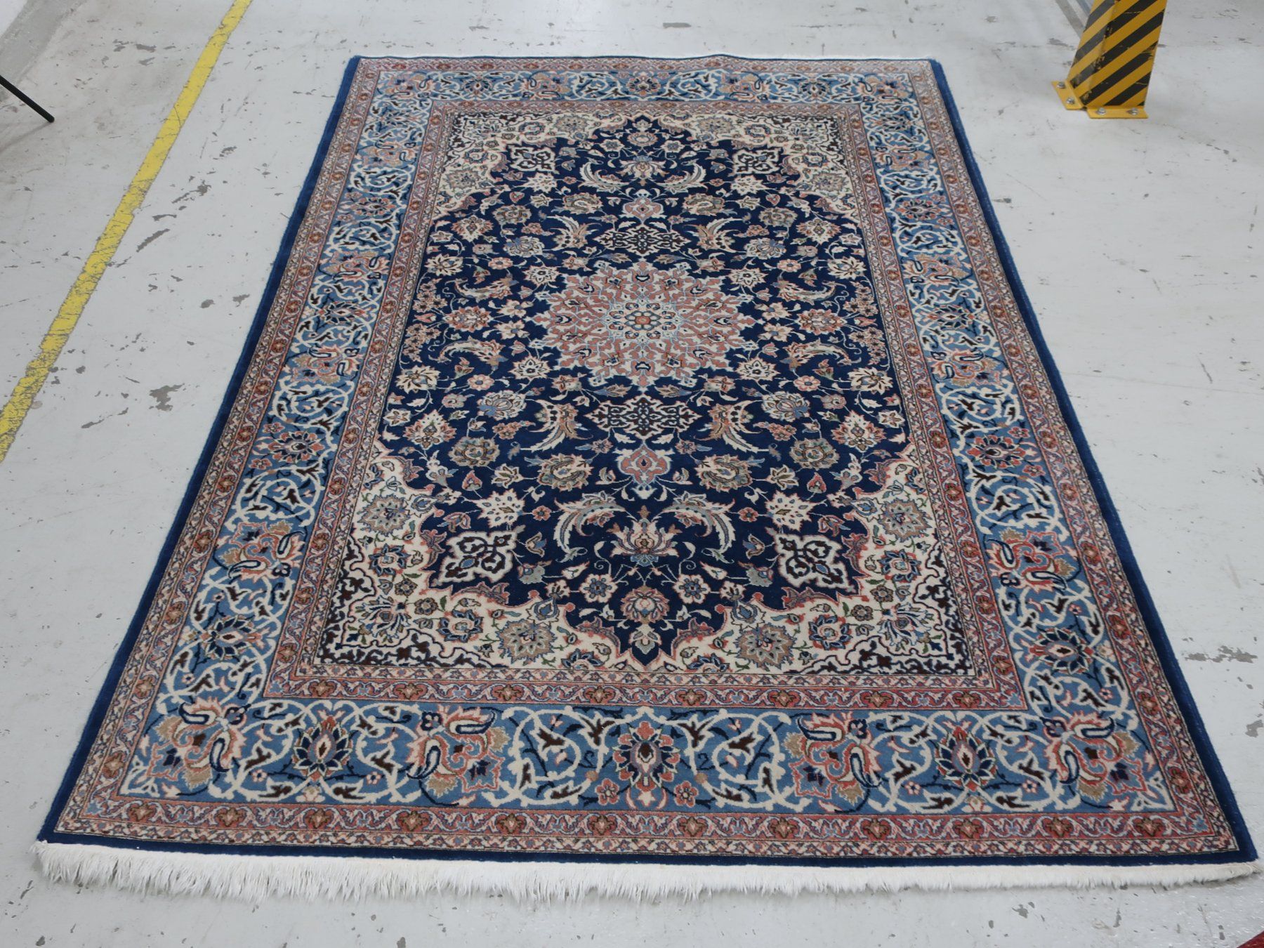 Tappeti: Teppich Blautöne floral – Usato da Volketswil venduto da brockipfannenstil