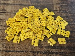 lego 2540 lot de 80 pièces Yellow Plate, Modified 1 x 2