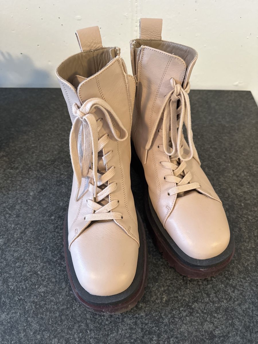 Chaussures femmes: Lederboots Gr. 39 beige/rosa – D'occasion à Wangen SZ par futura14 6