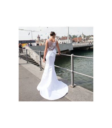 Brautkleid Spitzenstickerei Rücken