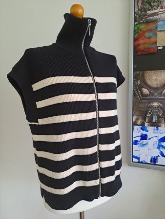 Neuwertige Strickjacke Comma