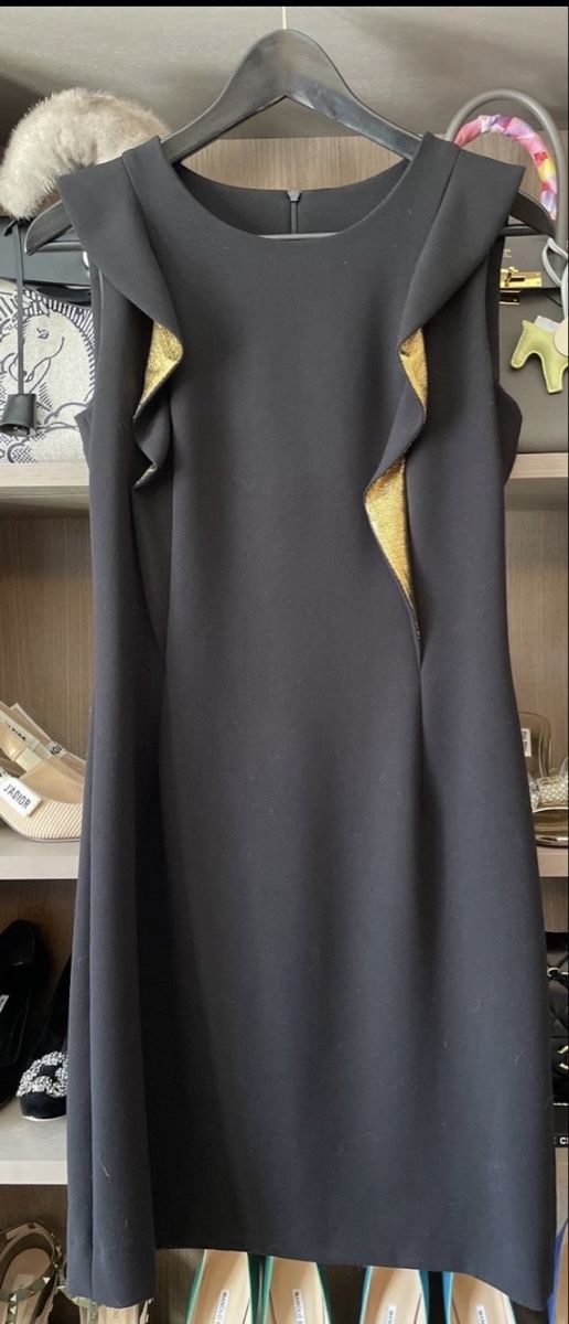 Sandro Vestiti: Robe noire Sandro T2, détails dorés – Usato da Cologny venduto da PINKCLOSET