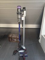 Dyson V11 Absolute komplett mit Zubehör und wischkopf