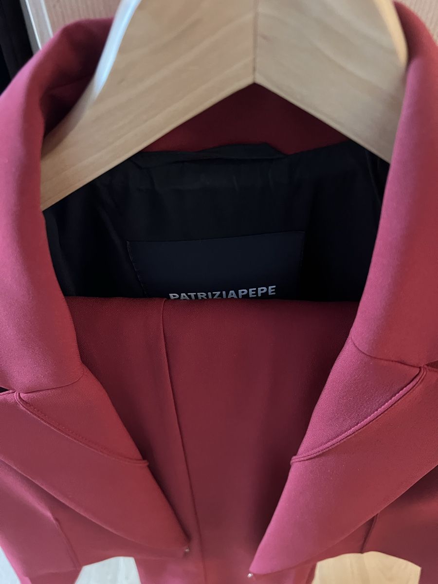 Patrizia Pepe Completi & Tailleur: Patrizia Pepe Suit, Burgundy Red – Nuovo (secondo la descrizione) da Kreuzlingen venduto da wk. 2