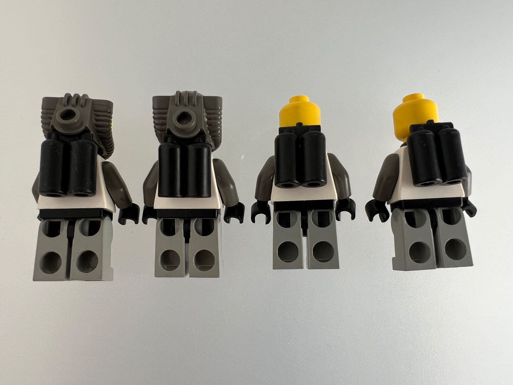 Lego Spielzeuge: Lego Space Figur 4x – Gebraucht aus Uttigen von sonorsonic 1