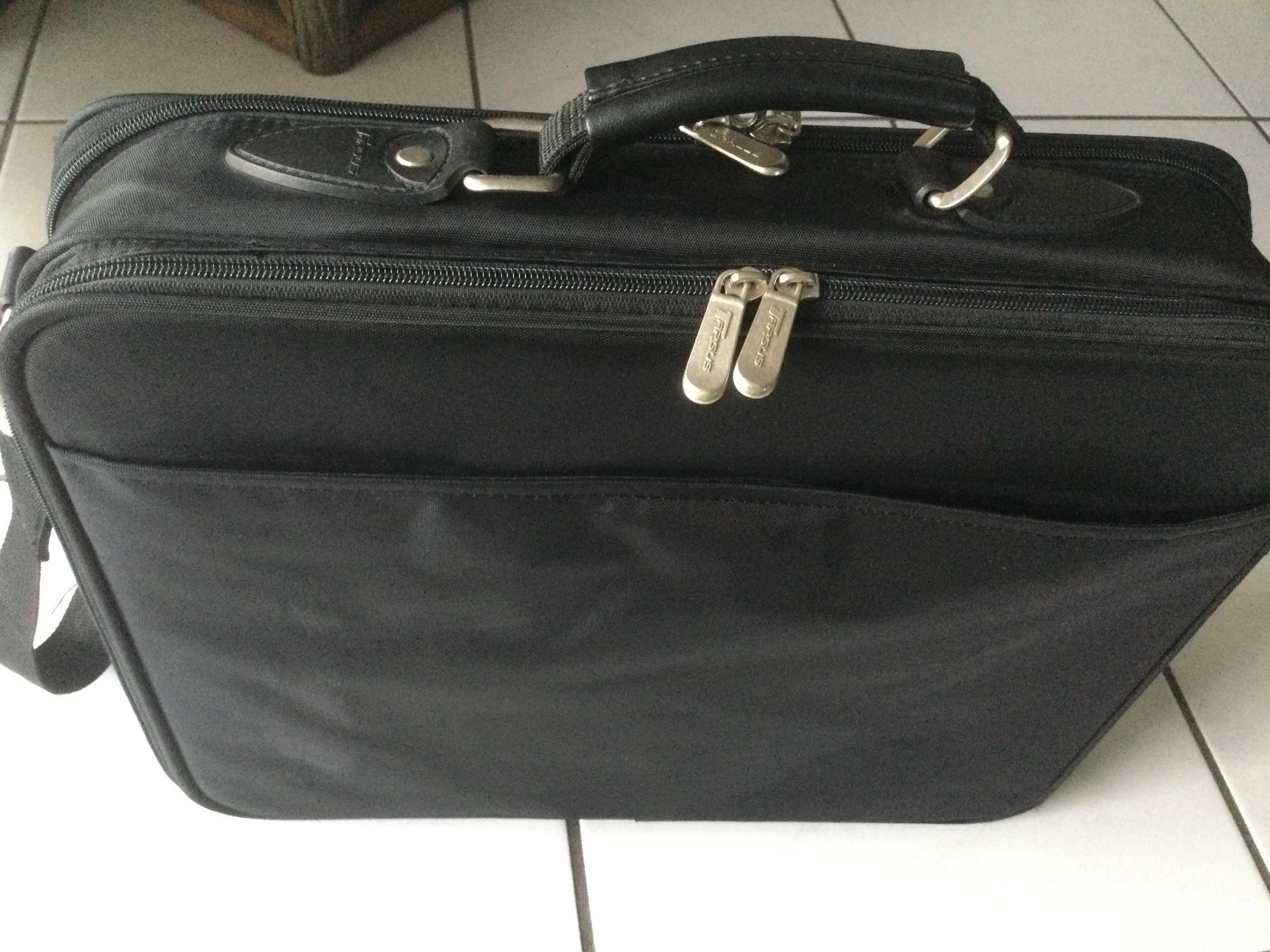 Koffer & Taschen: Laptoptasche von Targus – Gebraucht aus Galgenen von 67sab 1