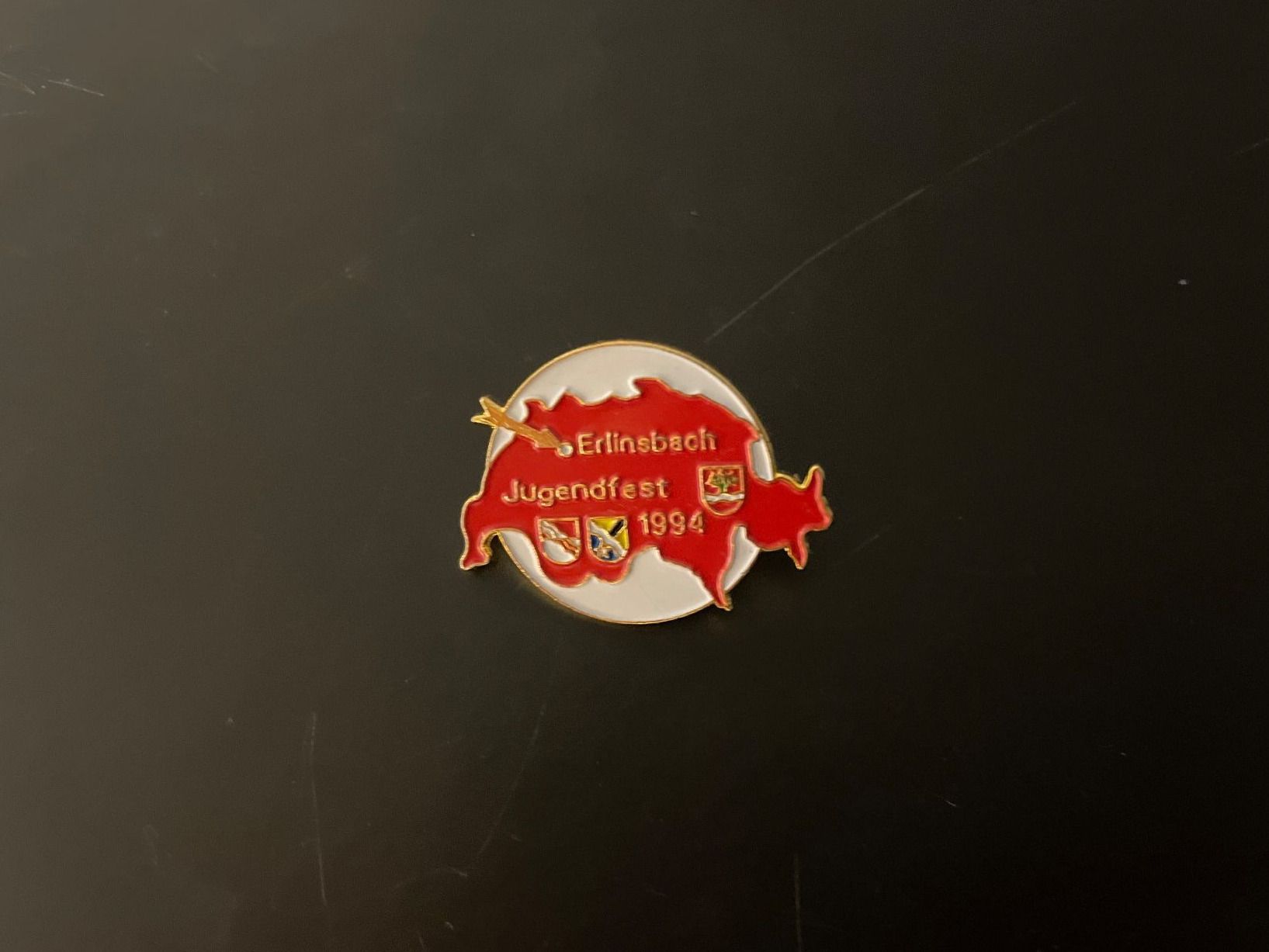 Placchette & Badge: Pin Jugendfest Erlinsbach 1994 – Nuovo e nell'imballaggio originale da Erlinsbach venduto da Michel2006
