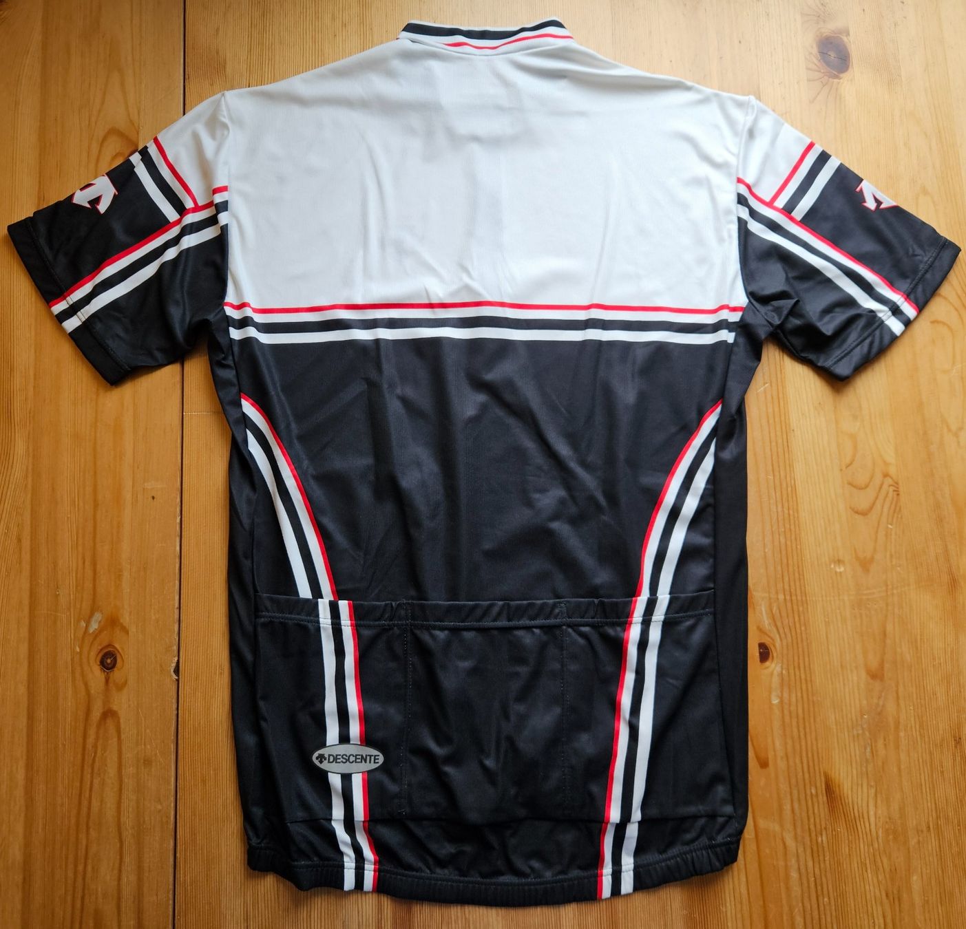 Leibchen & Hosen: Radtrikot Descente Gr. XL Velo Radsport Trikot – Gebraucht aus Hägglingen von United-Village-Trade 5